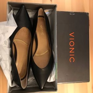 Vionic Kitten Heels - black 7.5